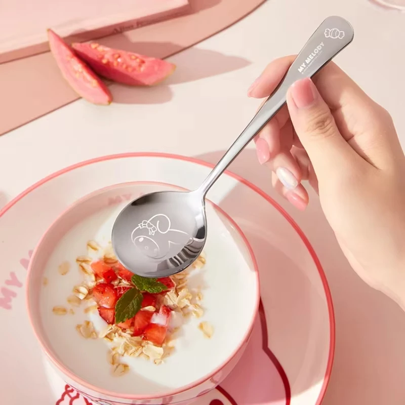 MINISO Senrio My Melody 304 ช้อนสแตนเลส Cinnamoroll การ์ตูนซุป Ladle Kawaii Hello Kitty รอบหัวช้อนด้ามยาว