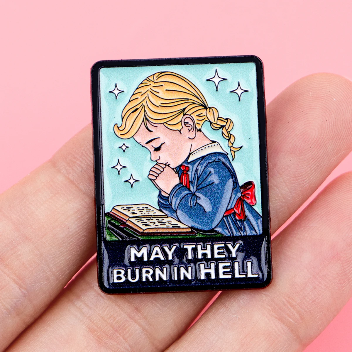 الصلاة فتاة المينا دبوس روح الدعابة بروش الصنوبر التلبيب شارة بدبابيس على ظهره الملابس والاكسسوارات مجوهرات الأزياء هدايا الأصدقاء