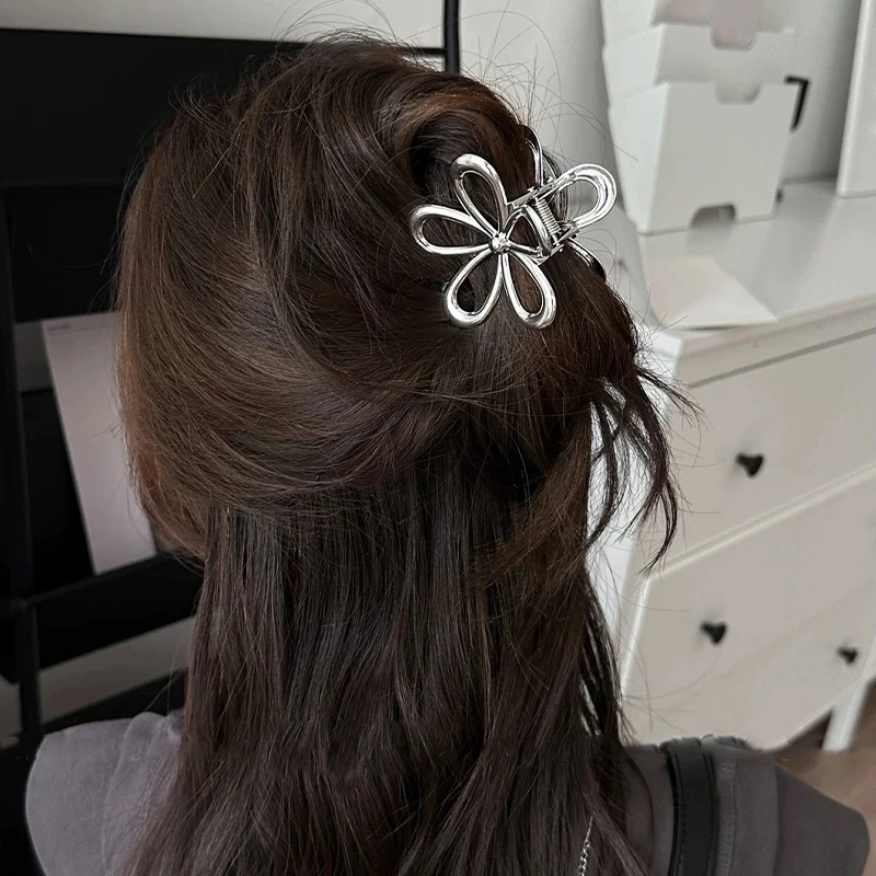 女の子のための中空の金属製の花のヘアクリップ,ミニヘアクリップ,スタイリングアクセサリー,ヘアクリップ