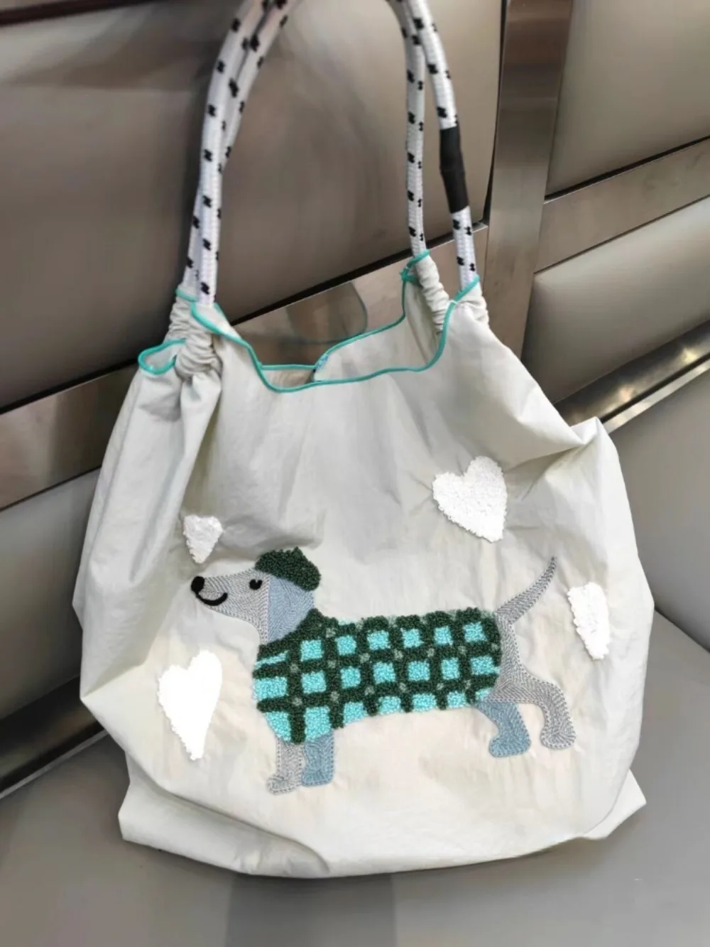 Bolsas de compras con estampado de perro para mujer, bolsos de hombro con paneles, bordado, bonito y dulce, gran capacidad, nueva Moda