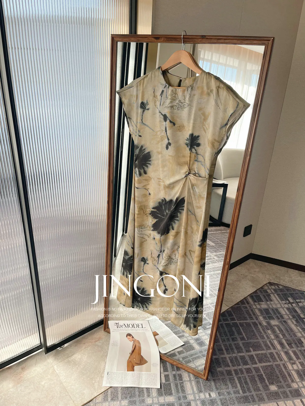 Satynowa długa sukienka w kratę Y2k 2025 Odzież damska Lato Koreański styl Moda Elegancka impreza Luksusowy seksowny wieczór Nowy krótki rękaw