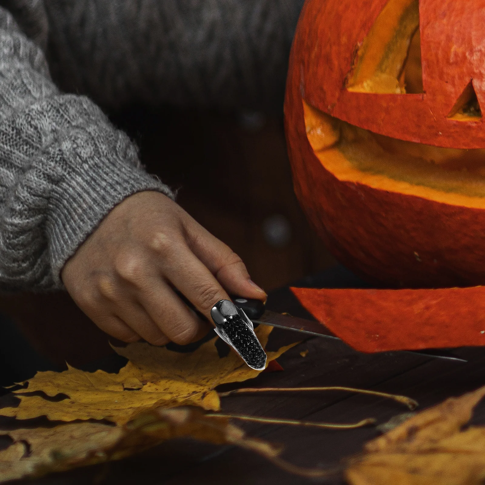 

1Set Stylish Fingertip Claw Simulated Animal Design Halloween Party Performance Role Play Costume Gothic Punk Nail Rings