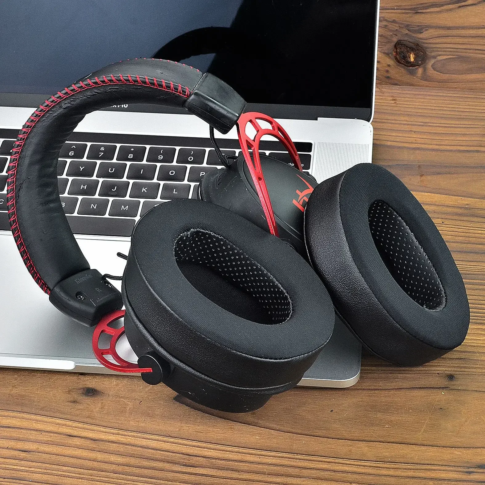 

Replacement Ice Gel Foam ear pads For Razer Kraken Kitty V2 Pro Headset Repair and replace parts with a comfortable wearing