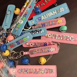 30pcs Keychains Slide Charms Letter Can Through Fashion Metal Automobile Door Pu Leather Keyring Leather Logo Soft Rubber