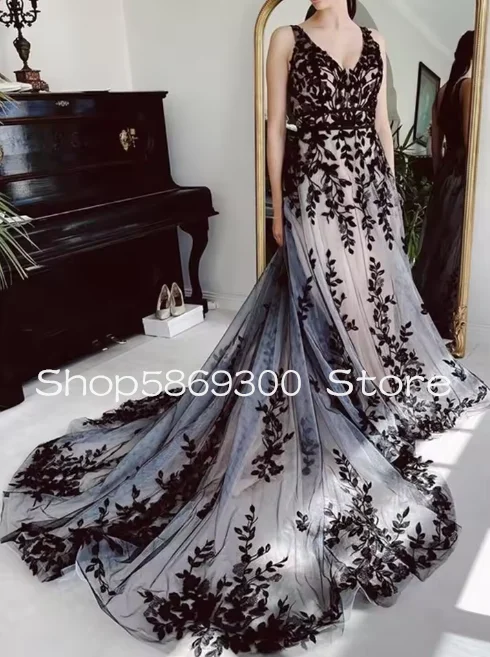 Black white Gothic Wedding Dress V-Neck Boho Beach Bridal Gown Chapel Train Lace Appliqued Customized Vestido De Novia