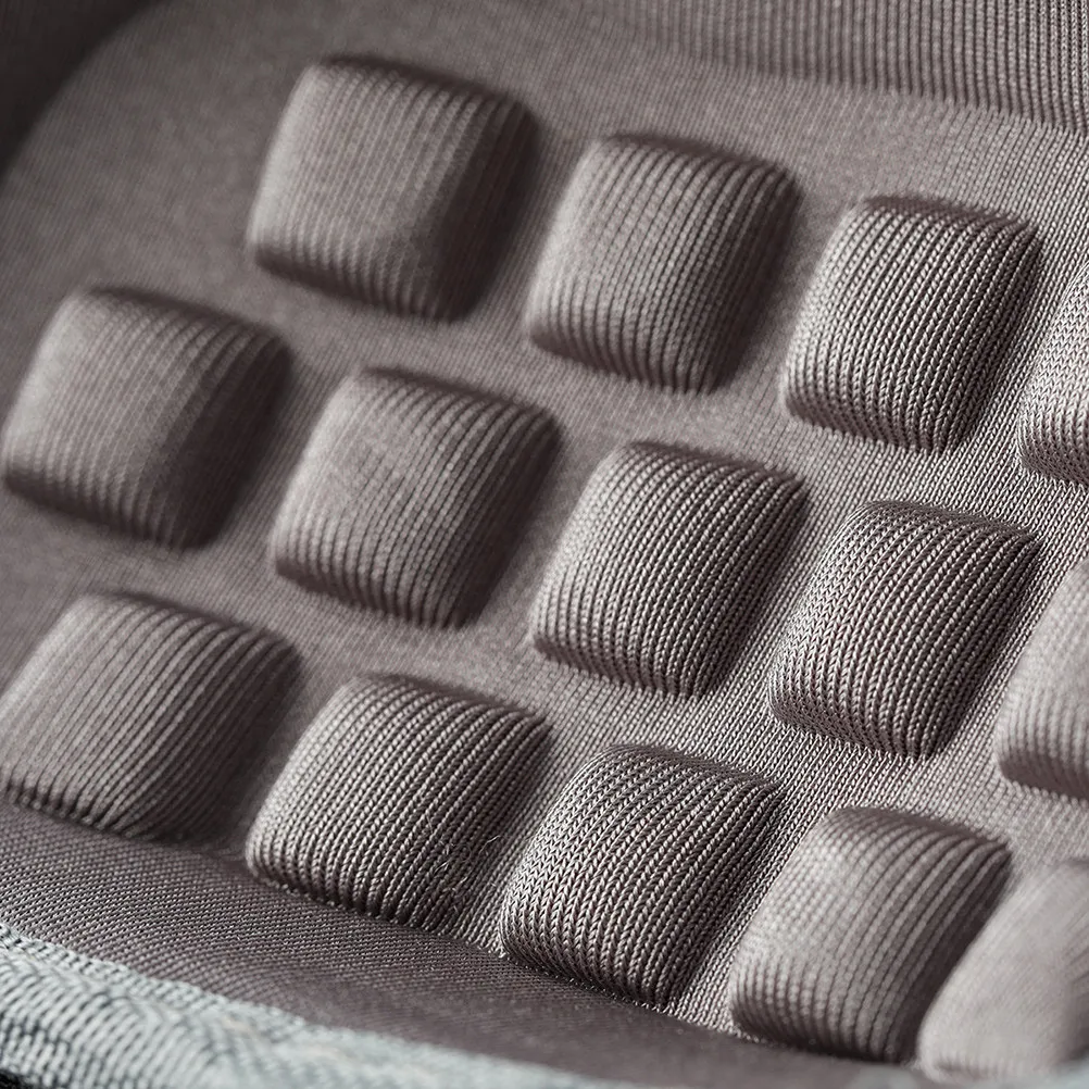 

Crush Resistant Mouse Container Premium Nylon Material Easy Open Close Closure Portable Mouse Case for Daily Commute and Travel