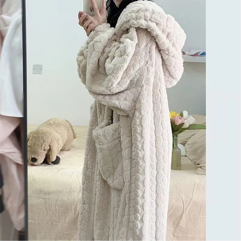 Damen-Flanell-Korallenfleece-Nachthemd mit Kapuze, warme Plüsch-Loungewear mit Taschen, lässige Schlafkleidung für Herbst und Winter.