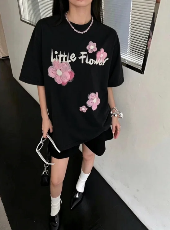 2026 new neck short sleeve tee, hand-drawn pink flowers with handwritten text print, sweet casual style, loose drop shoulder fit