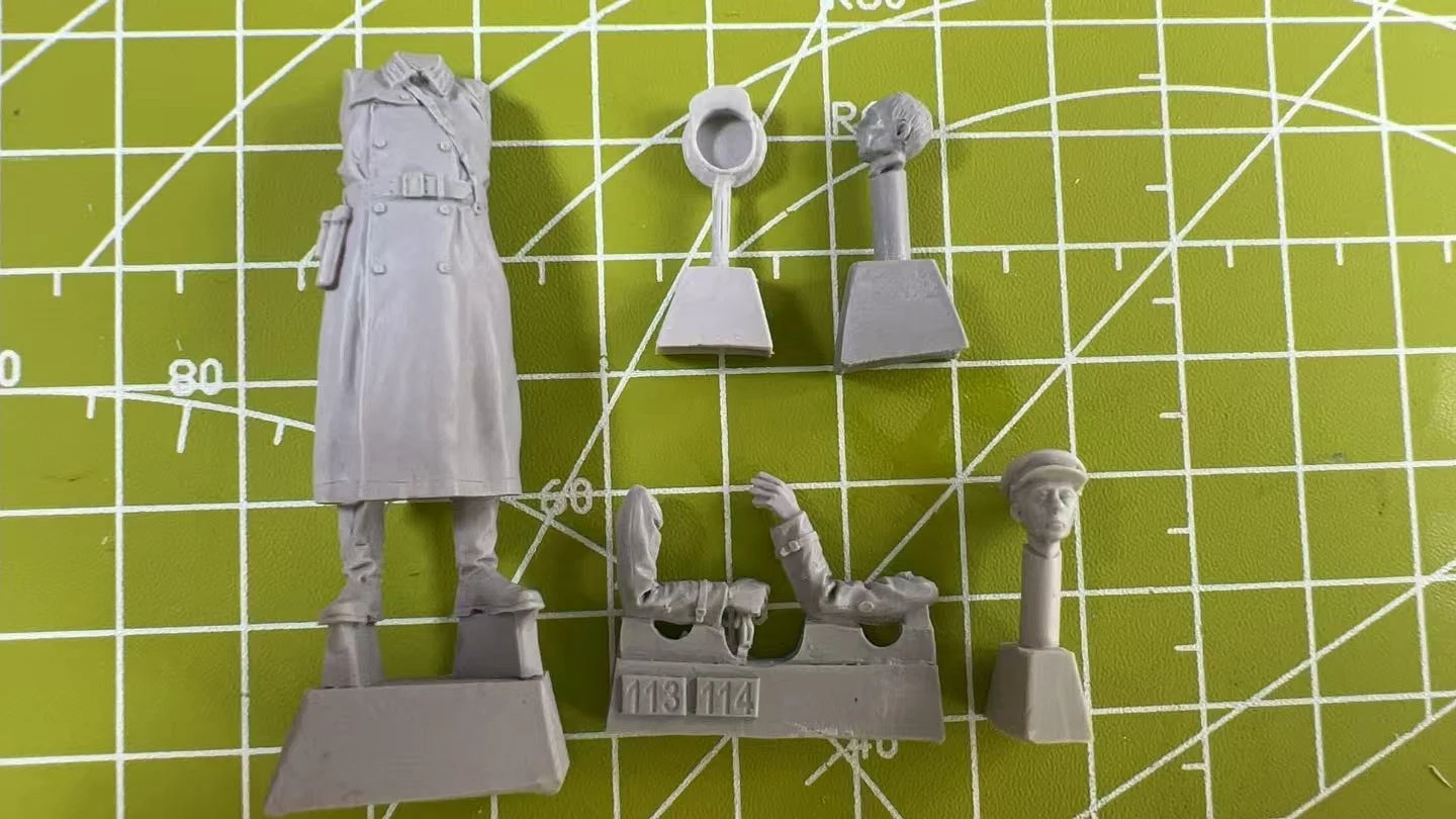 1: 35 Die-casting Resin Model, Soviet Security Department Commander (two Head), Scene Model, Toy, Unpainted
