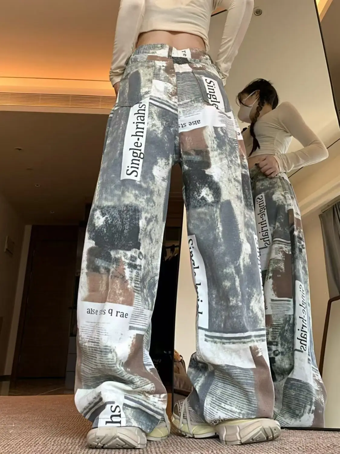 Hot Girl High Street Personalized Letter Newspaper Printed Wide Leg Jeans Women Look Thin Floor Pants