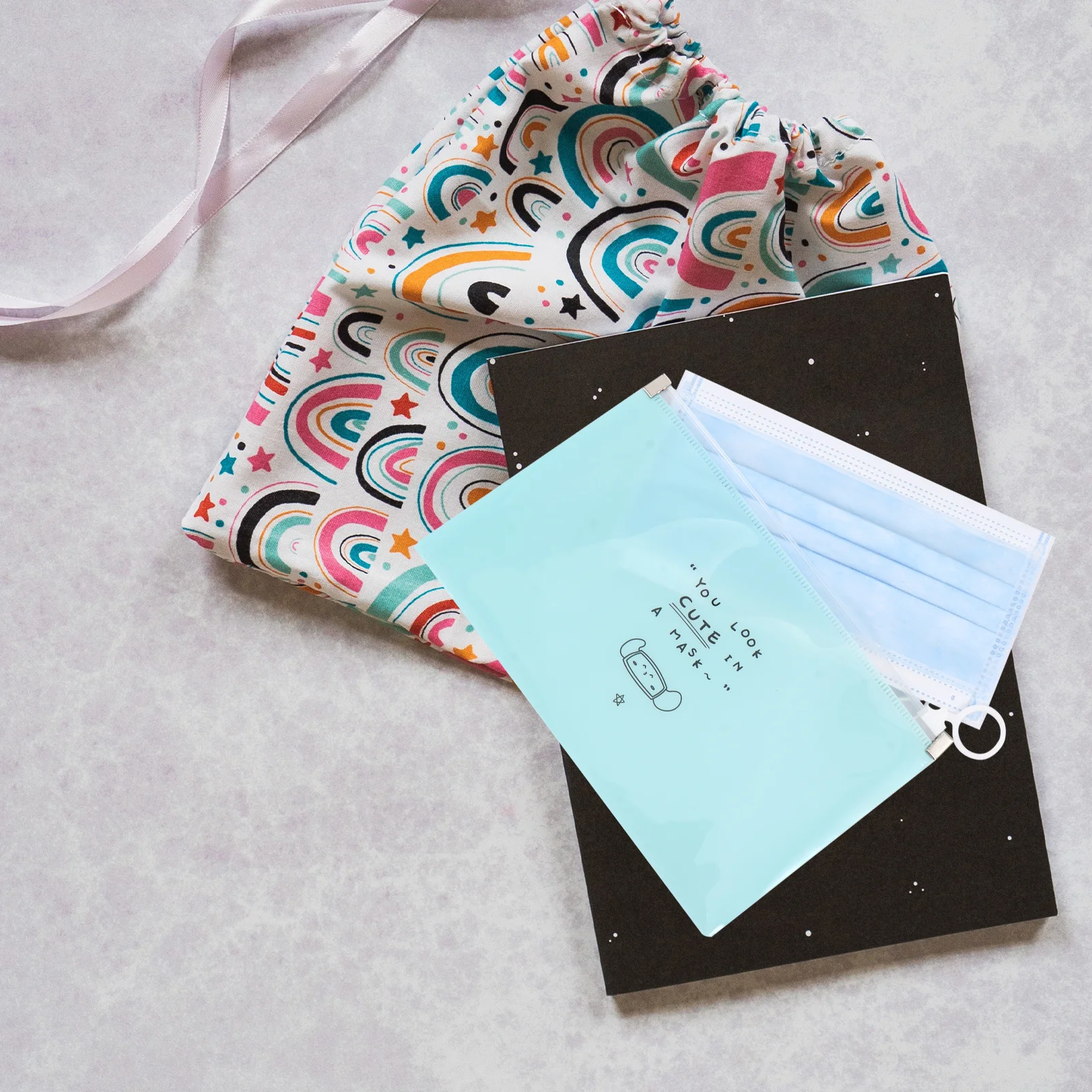 5 قطع من حامل القناع المحمول الجميل القابل للطي باللون الأزرق وأكياس تخزين غطاء الوجه القابلة لإعادة الاستخدام