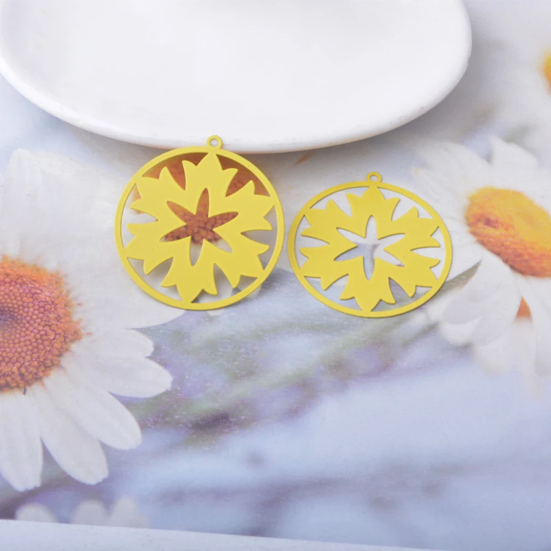20 Stück AB9335 Messing-Schmuckanhänger in Form von Schneeflocken und Blättern, bemalte Weihnachtsanhänger, DIY-Accessoires für Damenohrringe – Detail 7