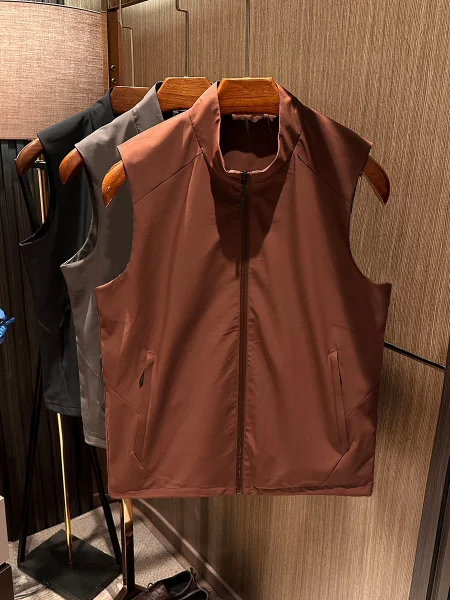 

Мужской простой однотонный жилет премиум-класса, новинка весны 2026, универсальный, из прочной нейлоновой ткани, дышащий, комфортный, весенний жилет