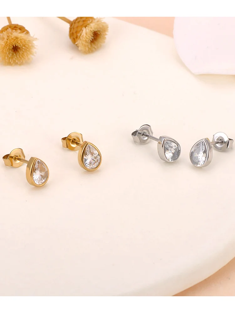 Women's Delicate Water Drop Cubic Zirconia Stud Earrings