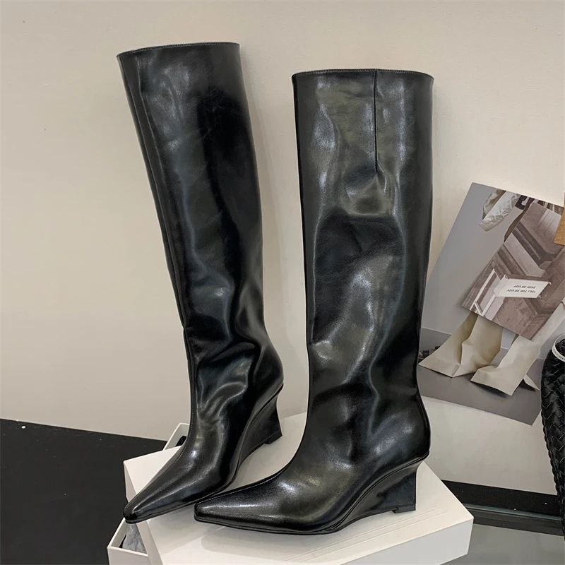 Aneikeh Autumn Wint… - image