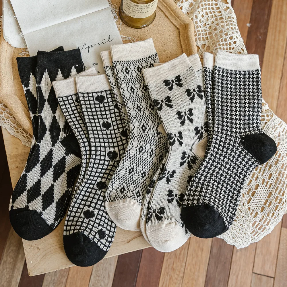 

Autumn and winter Women Cotton Socks National Wind Black Series JK Ladies Stockings Houndstooth Wild Ins Trend Socks