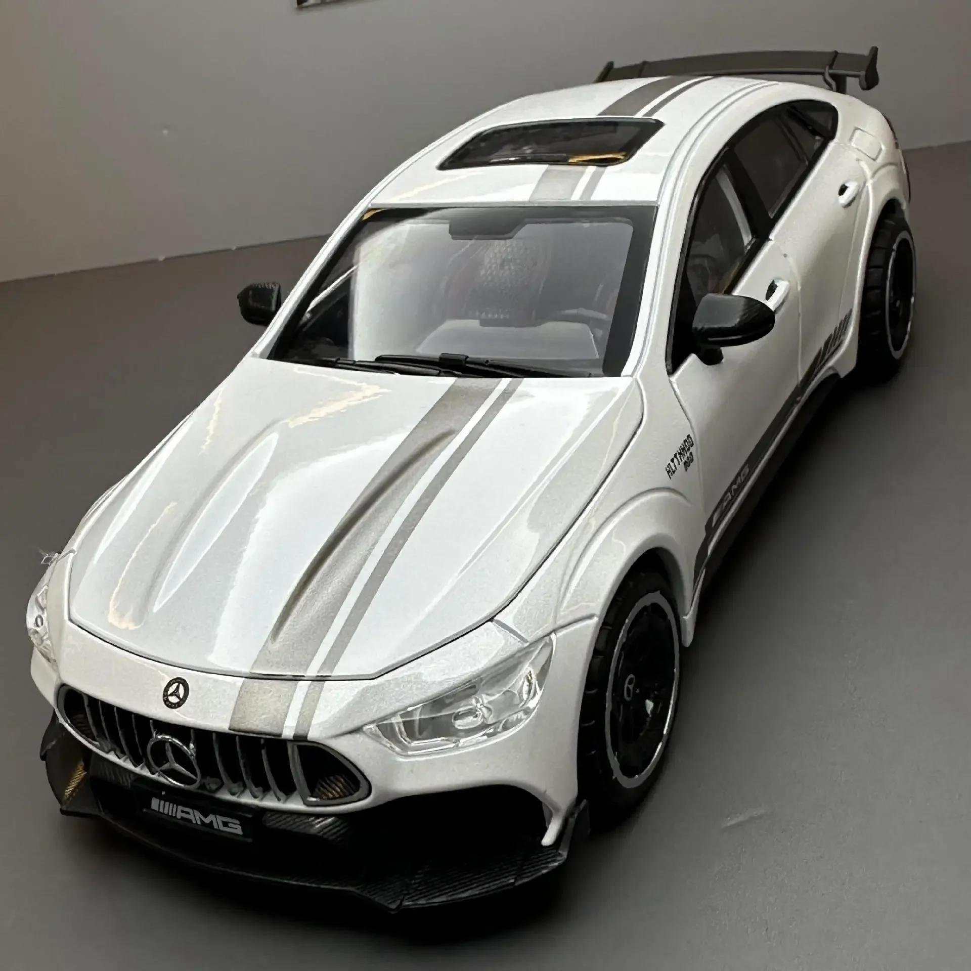 1:24 AMG GT63 alta simulación Diecast Metal aleación modelo coche sonido luz tirar hacia atrás colección niños juguetes regalos