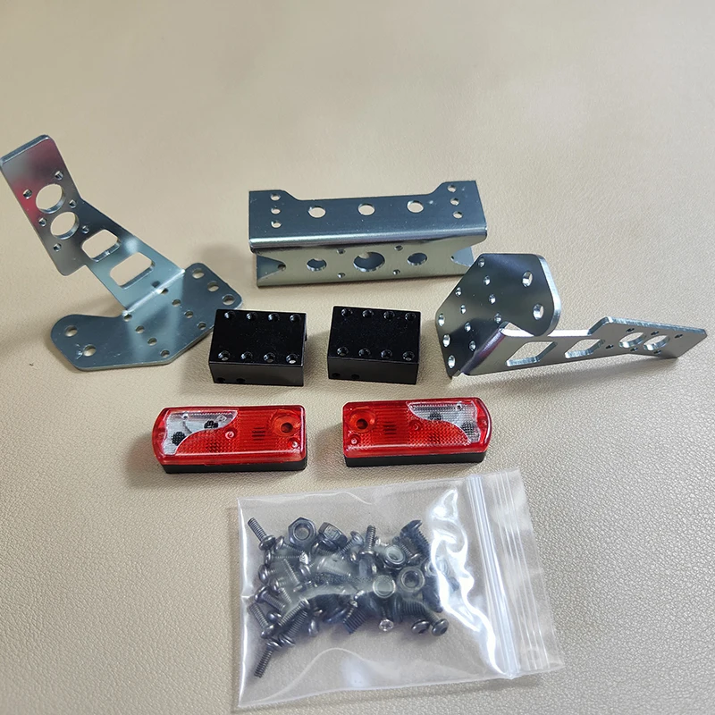 Metalowa belka poprzeczna w skali 1:14 z tylnym światłem do ciężarówki RC Tamiya SCANIA 770S R620 BENZ Arocs MAN TGX