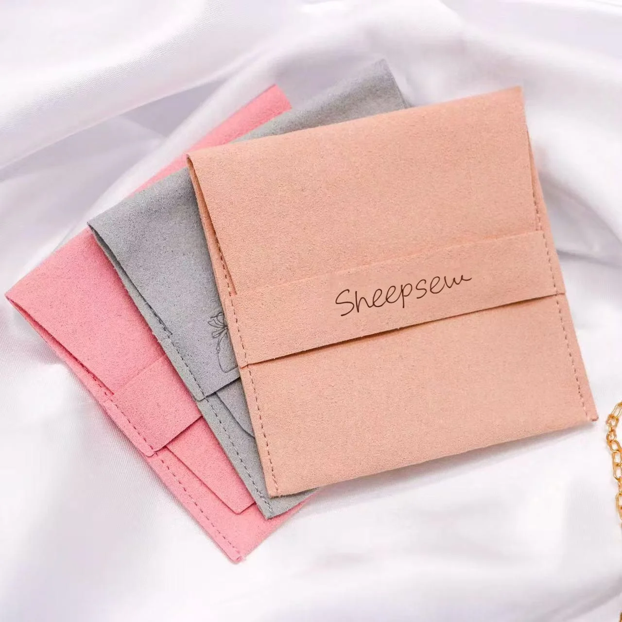 

100 шт. белые 10x10 см подарочные пакеты для ювелирных изделий из микрофибры с персонализированным логотипом для путешествий, свадьбы, вечеринки, украшения, органайзер, мешочки