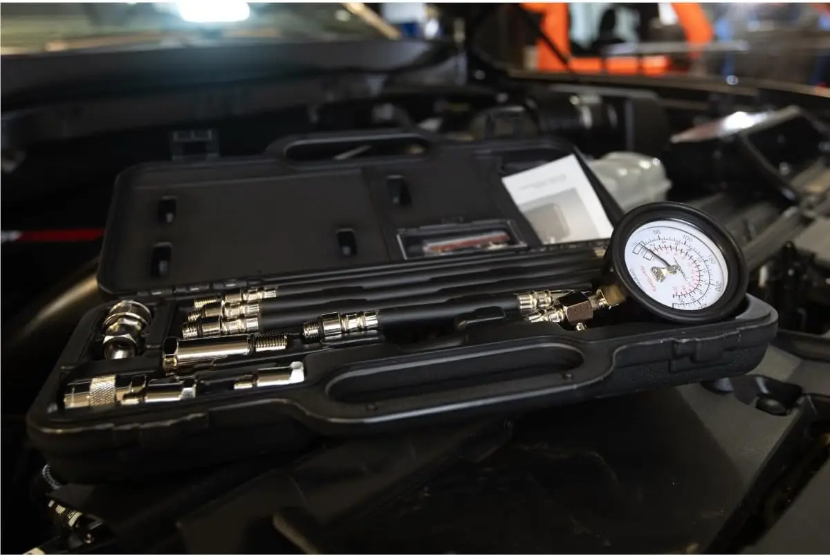 طقم اختبار ضغط المحرك MV5530، تحرير الضغط اليدوي، 2-3/4 بوصة. مقياس أنبوب بوردون، مقرنة قطع الاتصال السريع، عرض ساخن