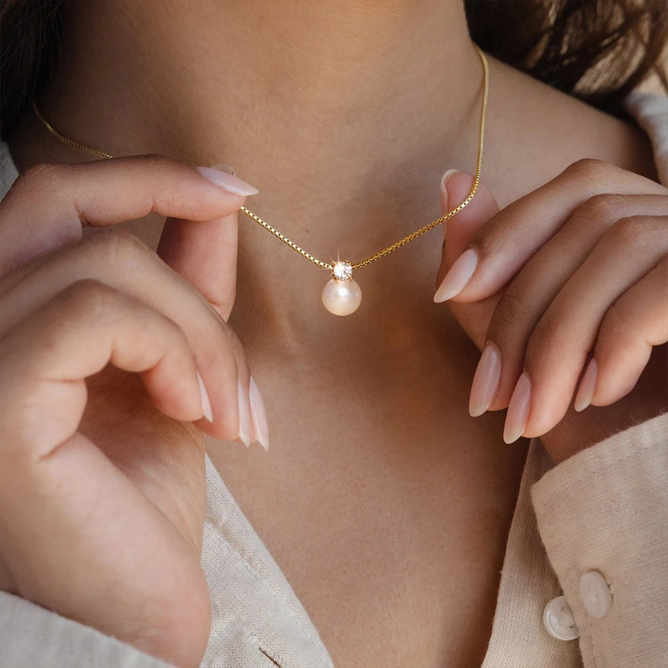 Hiraeva Leicht Luxuriöse & Minimalistische Perlen- und Zirkon-Halskette für Damen — Edelstahl-Schlüsselbein-Kette mit Anhänger-Schmuck – Detail 8