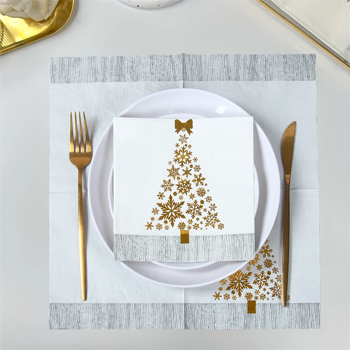 

16pcs Christmas Tree Paper Napkin SquareTissue Towels Pack 2025 Christmas Party Disposable Tableware Xmas Decoration for Home