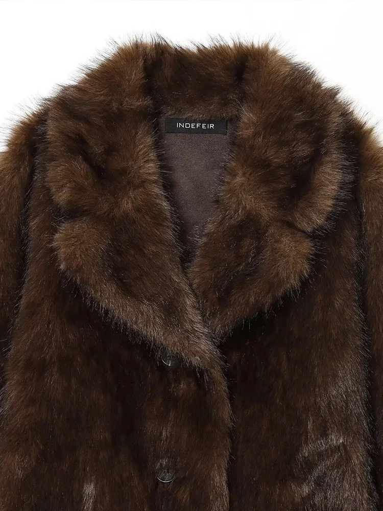 European and American style 2025 winter new women's clothing, fashionable and trendy reversible faux fur effect jacket.