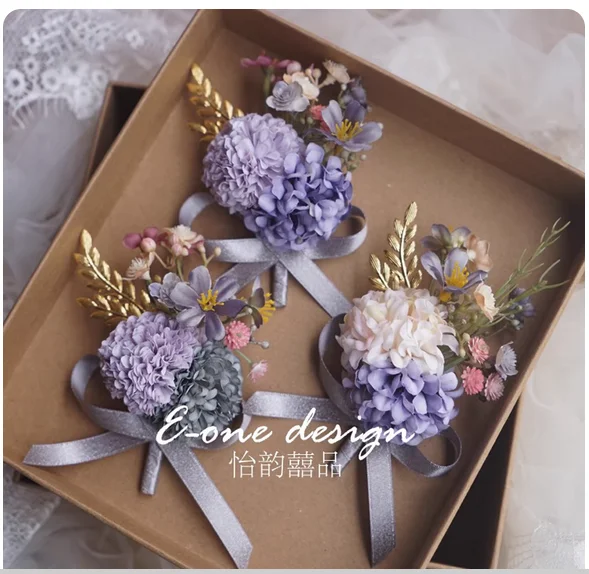 

Лесная свадьба, невеста, жених, родители, подружка невесты, жених, свадебный корсаж, сестры и братья, наручный цветок, деловой цветок.