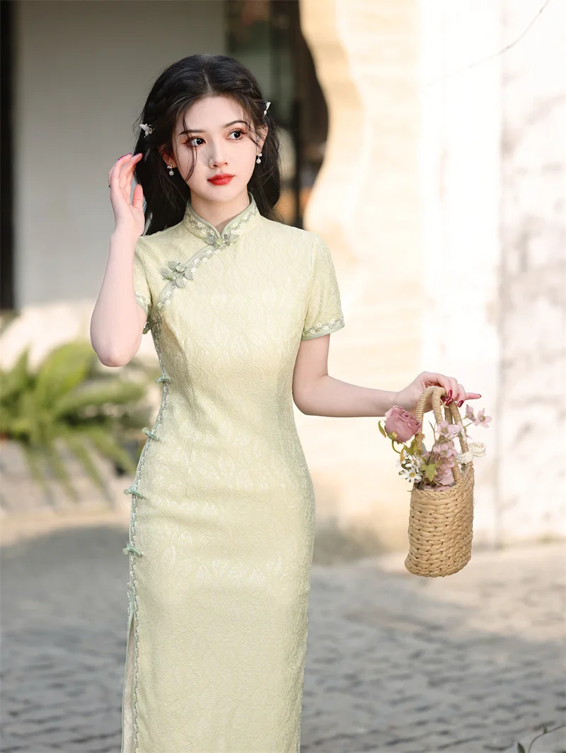 2024 Spring/Summer New Lace Mid length Side Eight Button Lace Qipao Art Retro Girl Mandarin Collar Cheongsam