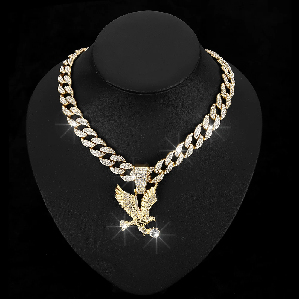 Collar con colgante de águila de alas de personalidad europea y americana, collar cubano, cadena de joyería versátil, nicho para hombres y mujeres, nuevo