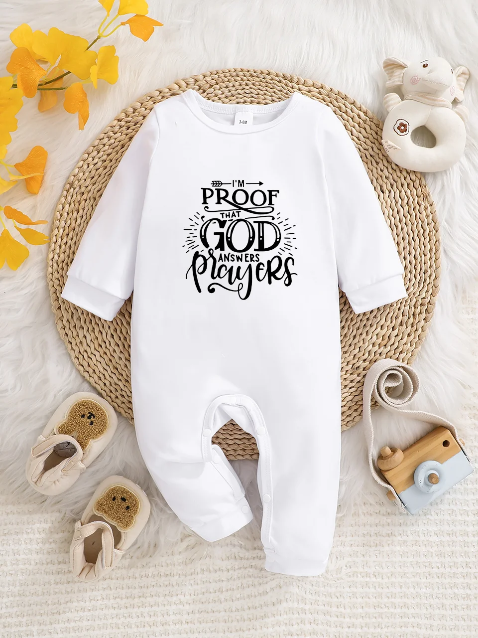 Newborn baby boy and girl long-sleeved rompers with letter print design, comfortable and soft against baby's skin, suitable for