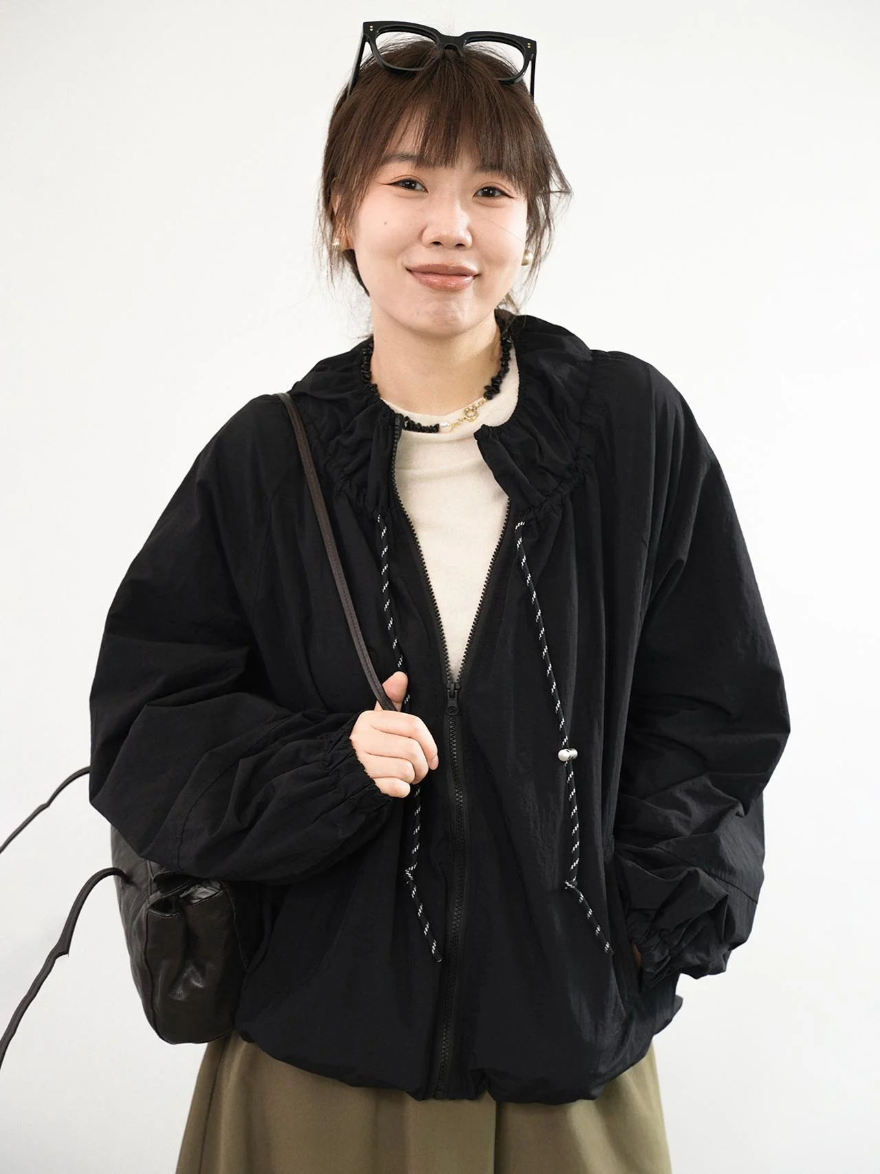 

Повседневная рабочая одежда серии Sle Mountain с плиссированным воротником с цветочным бутоном, женская длинная куртка с эластичным подолом и застежкой-молнией C...