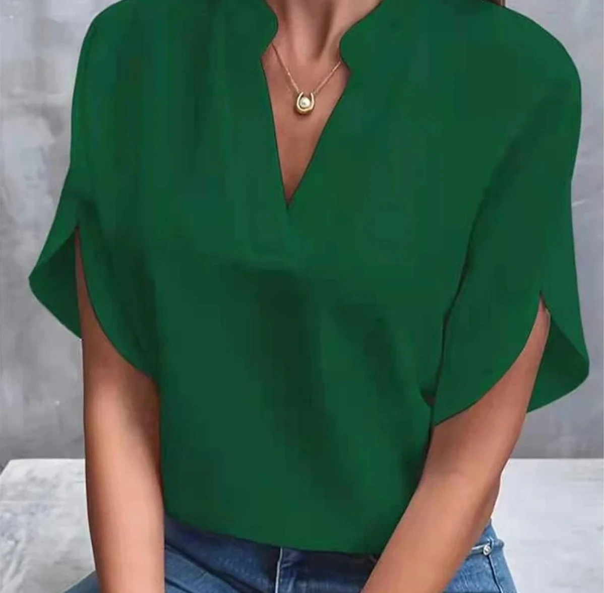 女性用新作夏物無地シャツ レディースカジュアル半袖Vネックルーズシャツ 女性ファッションプルオーバートップス
