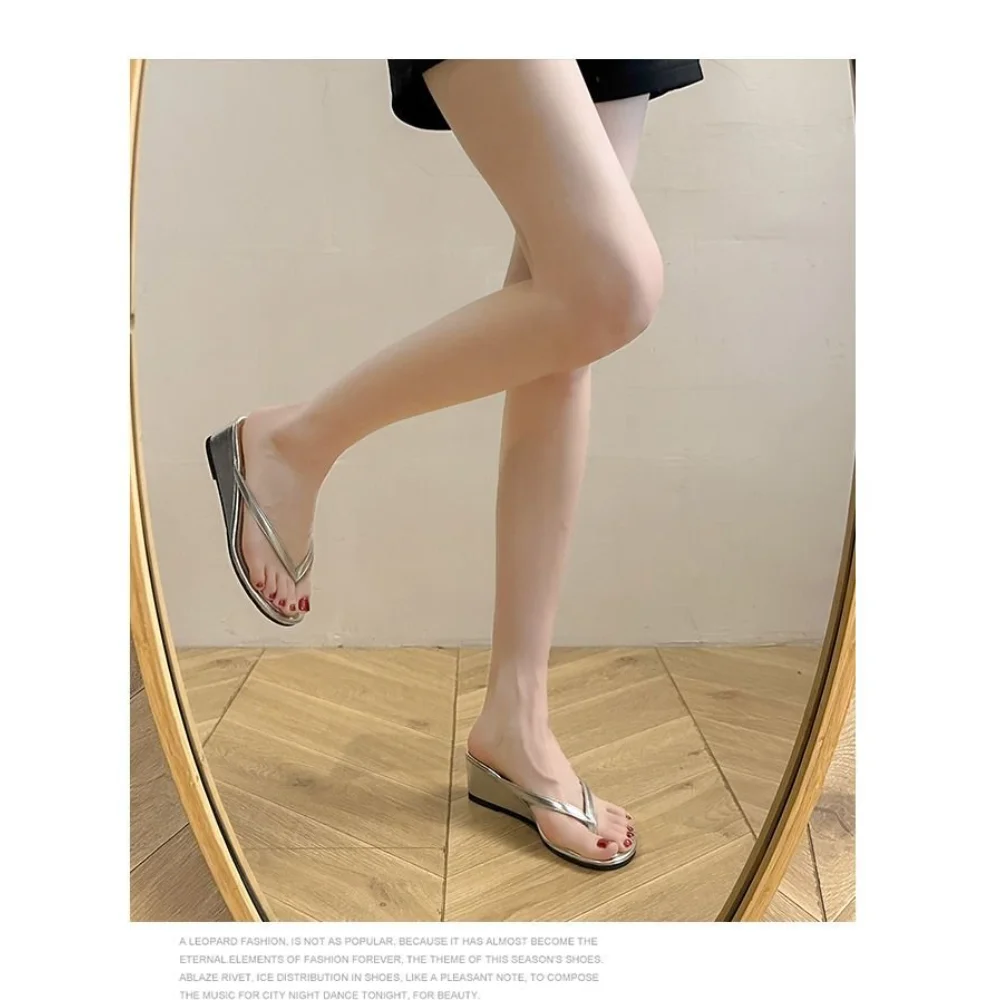 Damen Rote Wildleder Keilabsatz-Flip-Flops, Offene Zehenpartie Sommer-Slides, Bequemes Schuhwerk für Strandurlaub – Detail 8