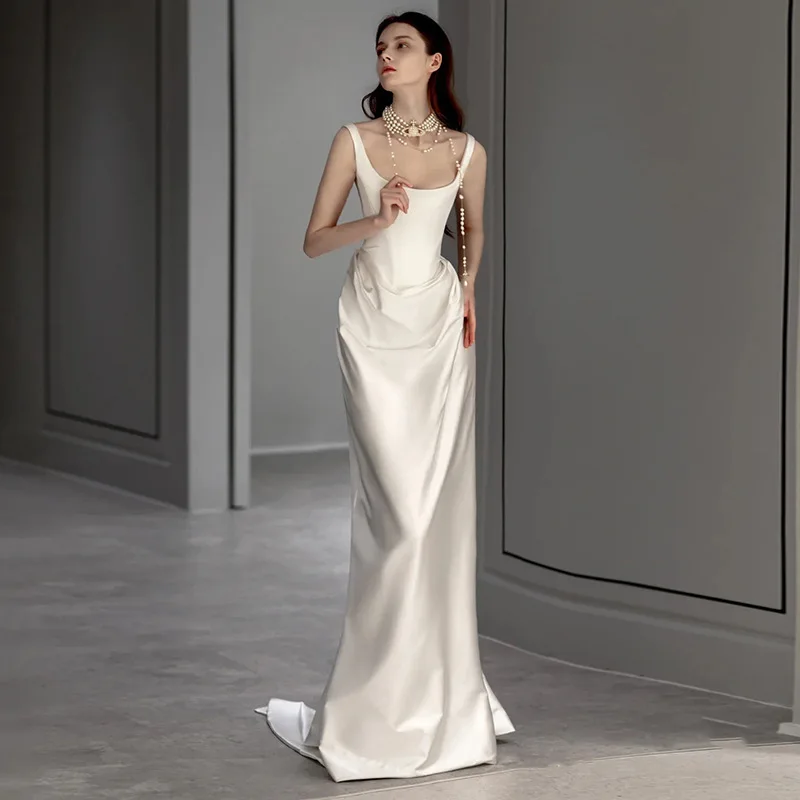 Eleganti abiti da sera in raso bianco avorio pieghettato scollo tondo cinturino quadrato treno cappella per abiti da sposa lunghi Slim da festa in spiaggia