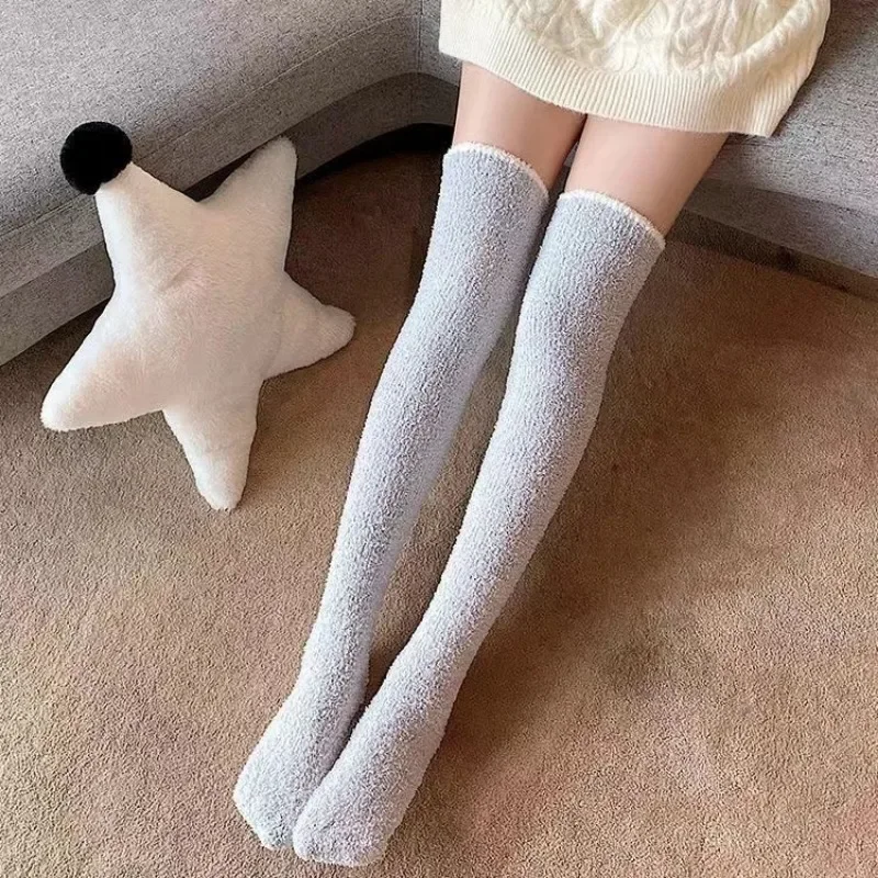 Chaussettes hautes au-dessus du genou pour femmes, chaussettes en peluche pour dormir à la maison, chaussettes de sol longues, chaussettes de cuisse hautes, chaussettes amusantes, chaudes, sourire, solide, hiver, Jk