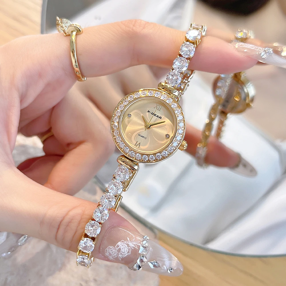 X-GEAR Fashion Zirconia Diamond ساعة نسائية خفيفة فاخرة بقرص صغير وسوار ساعة كوارتز نسائية على مدار الساعة