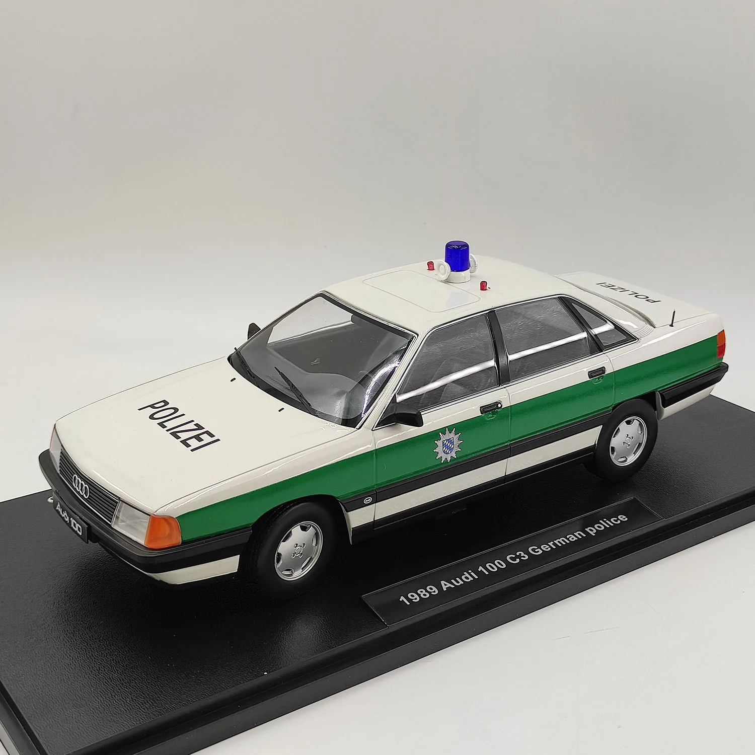 عيوب دييكاست 1: 18 مقياس KK 1989 أودي 100 C3 نموذج سيارة الشرطة الألمانية سبيكة