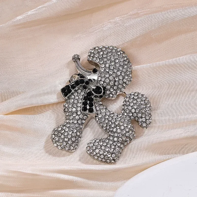 Vintage Gorgeous Imitation Crystal Poodle Dog Brooch Cute Animal Badge Fittings Men/Women\'s Suits Dresses Corsage Accessories