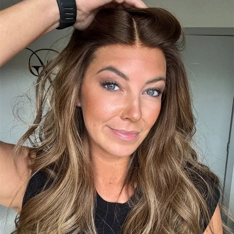 

Парик хорошего качества 13x4 Ombre Медово-коричневый блондин Мелирование HD Синтетический парик фронта шнурка 26-дюймовый парик с объемной волной Предварительно выщипанная линия волос