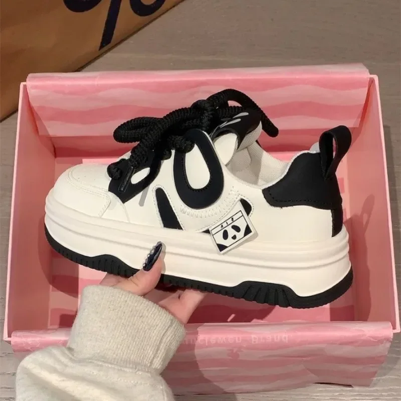 2024 Spring and Autumn New Women's Casual Sports Shoes Comfortable Thick Bottom Panda White Shoes Popular Women's Board Shoes