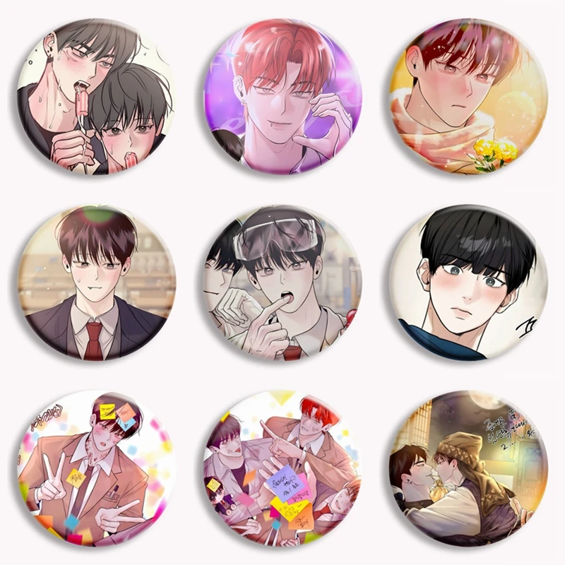 Coreano Manga Monday Savior BL mannawa Button Pin Yaoi Boyslove Comic spilla Badge Bag cappotto accessori Decor Friends Fans Gift