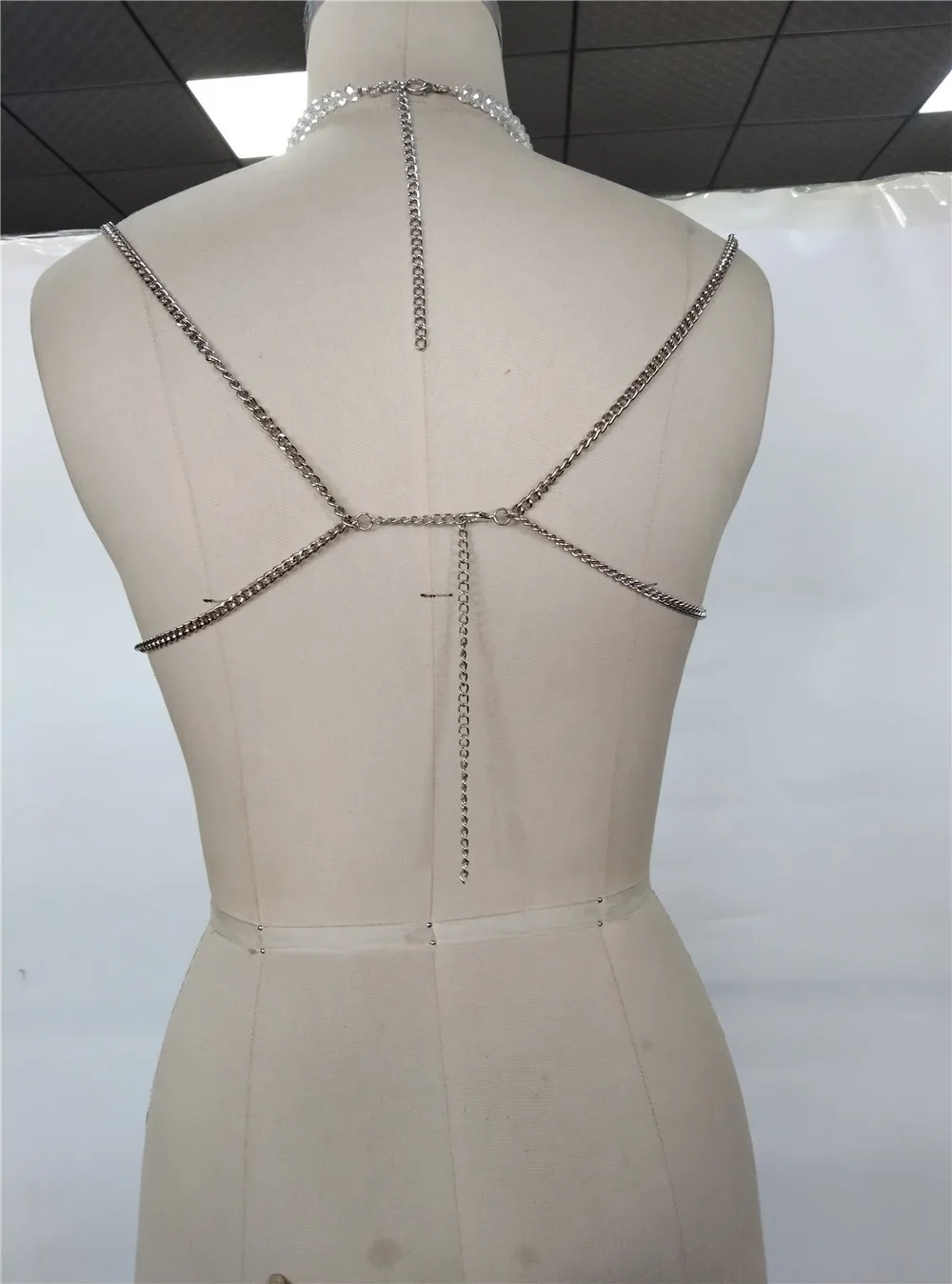 الرسن سترة المرأة بلا أكمام مفتوحة الظهر سليم صالح كريستال مطرز الأعلى الخروج القمم للنساء موضة عادية الرسن الرقبة تانك القمم