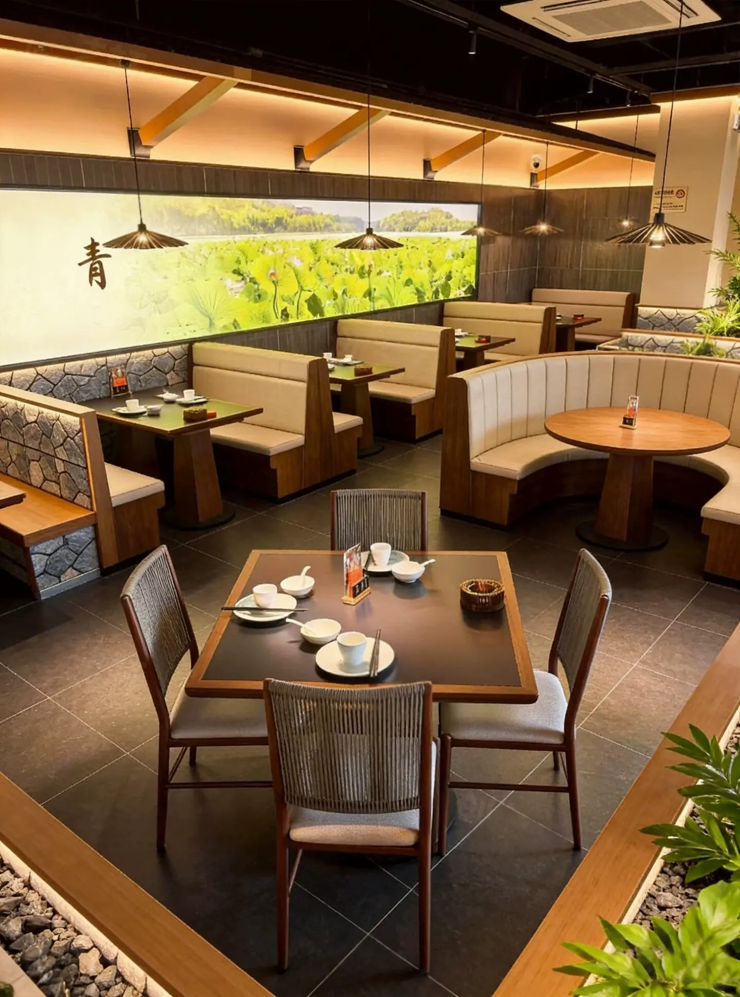 & Mountain-wild-themed Restaurant Solid Wood Booth Sofas, Tea Restaurant, Hot Pot Restaurant Tables and Chairs