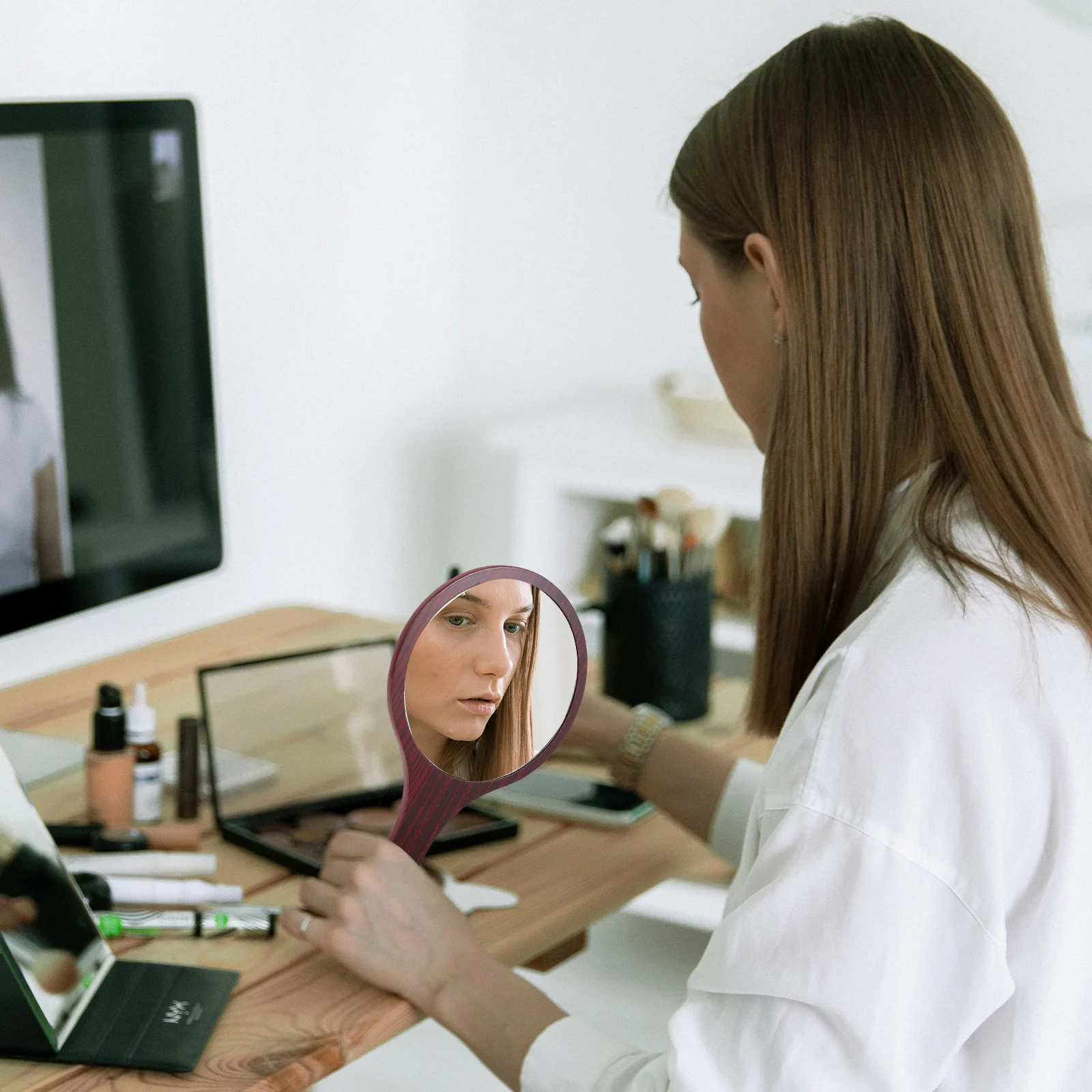 Specchio per trucco con manico in legno Specchio per trucco retrò in legno rosso rotondo in vetro trasparente compatto ergonomico leggero regalo ad alta definizione per le donne