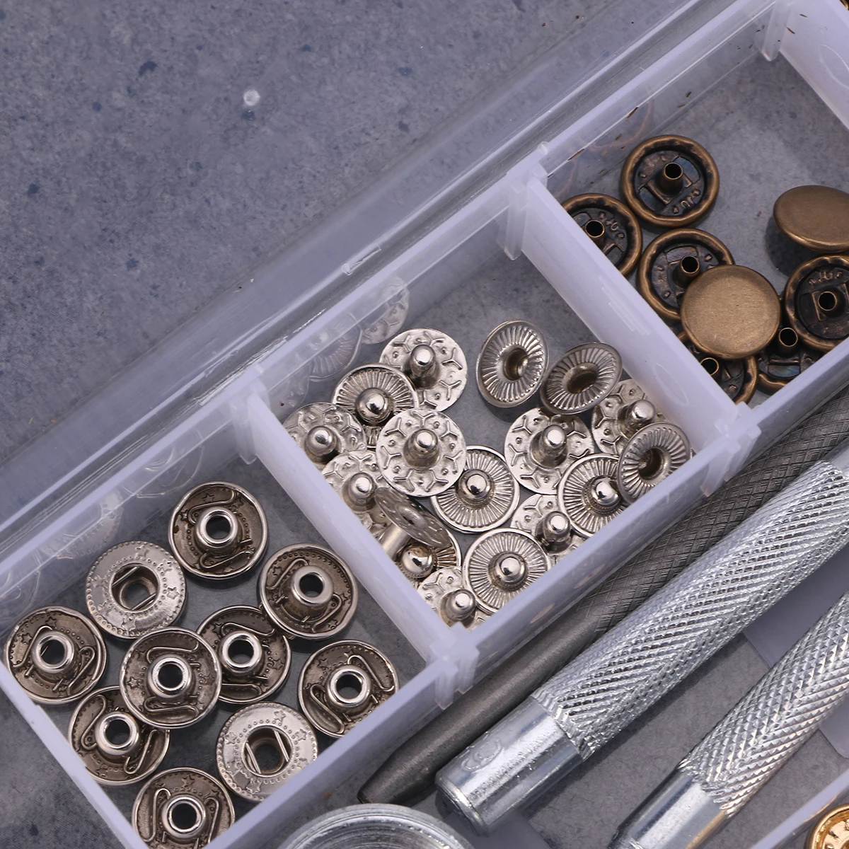 

10 set Metal Snap Button Fasteners 4 Colors Clothing Snap Tool Kit For Shirt Jacket Repair Includes Socket Punch Tools Storage