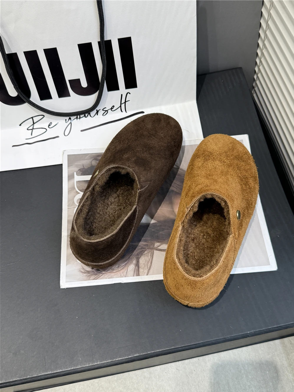 Lockige Flachschuhe aus Lammwollfell, Damen-Baumwollschuhe, warme Winter-Slipper, Damen-Loafer mit Gürtelschnalle, Woll-Mokasins, Damen-Fellstiefel. – Detail 16