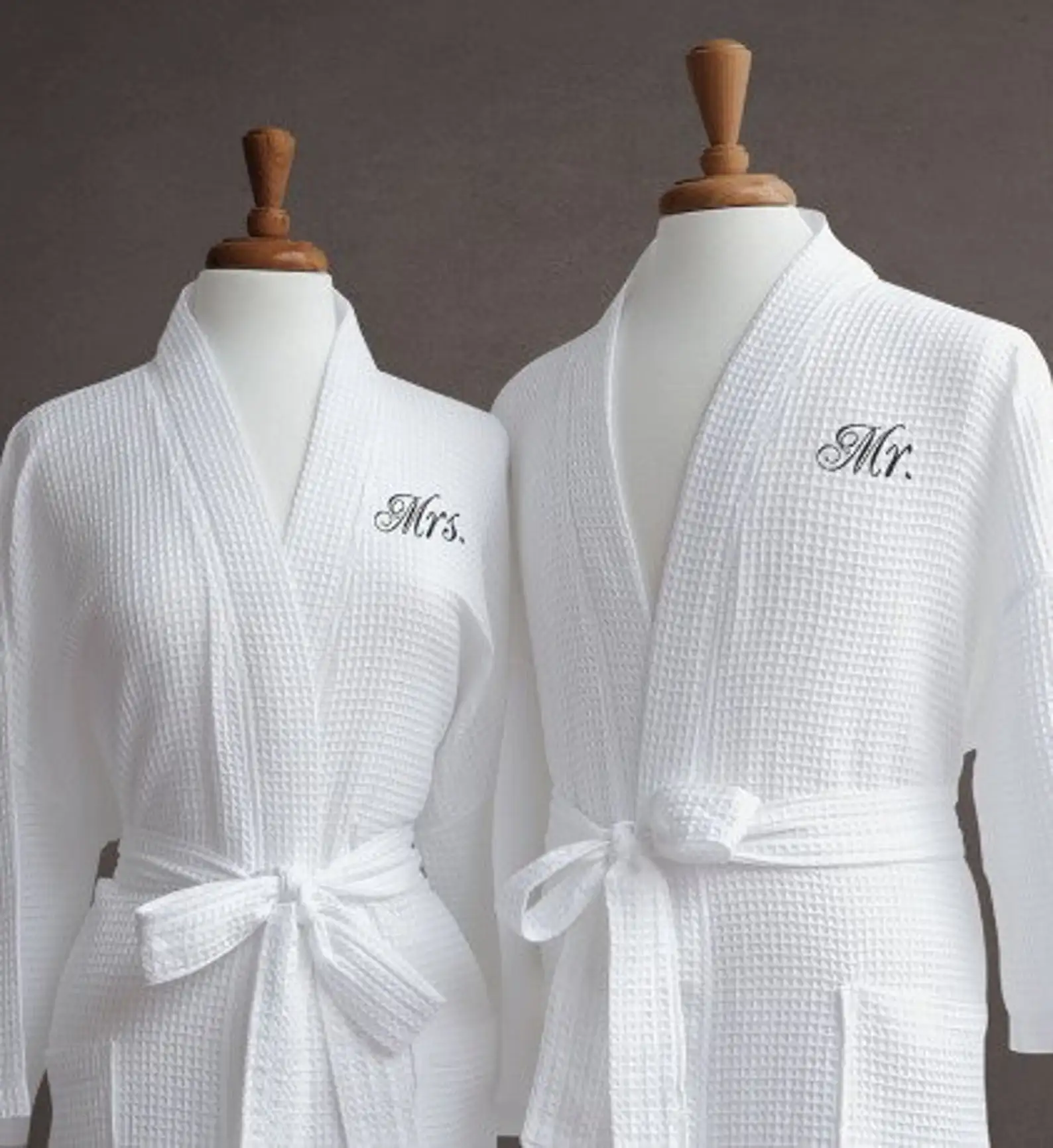 Personalized Mr Mrs Unisex Waffle Weave Robe with Pockets Monogrammed Bath Robes Embroidered Wedding Bridal Shower Anniversary