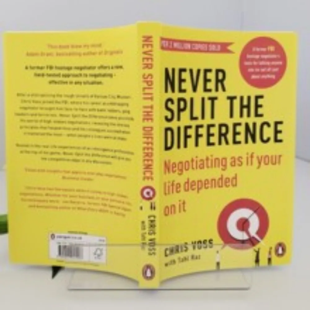 لا تقسيم الفرق أبدًا بقلم كتب كريس فوس باللغة الإنجليزية للتفاوضات الذكاء العاطفي قائمة جديدة