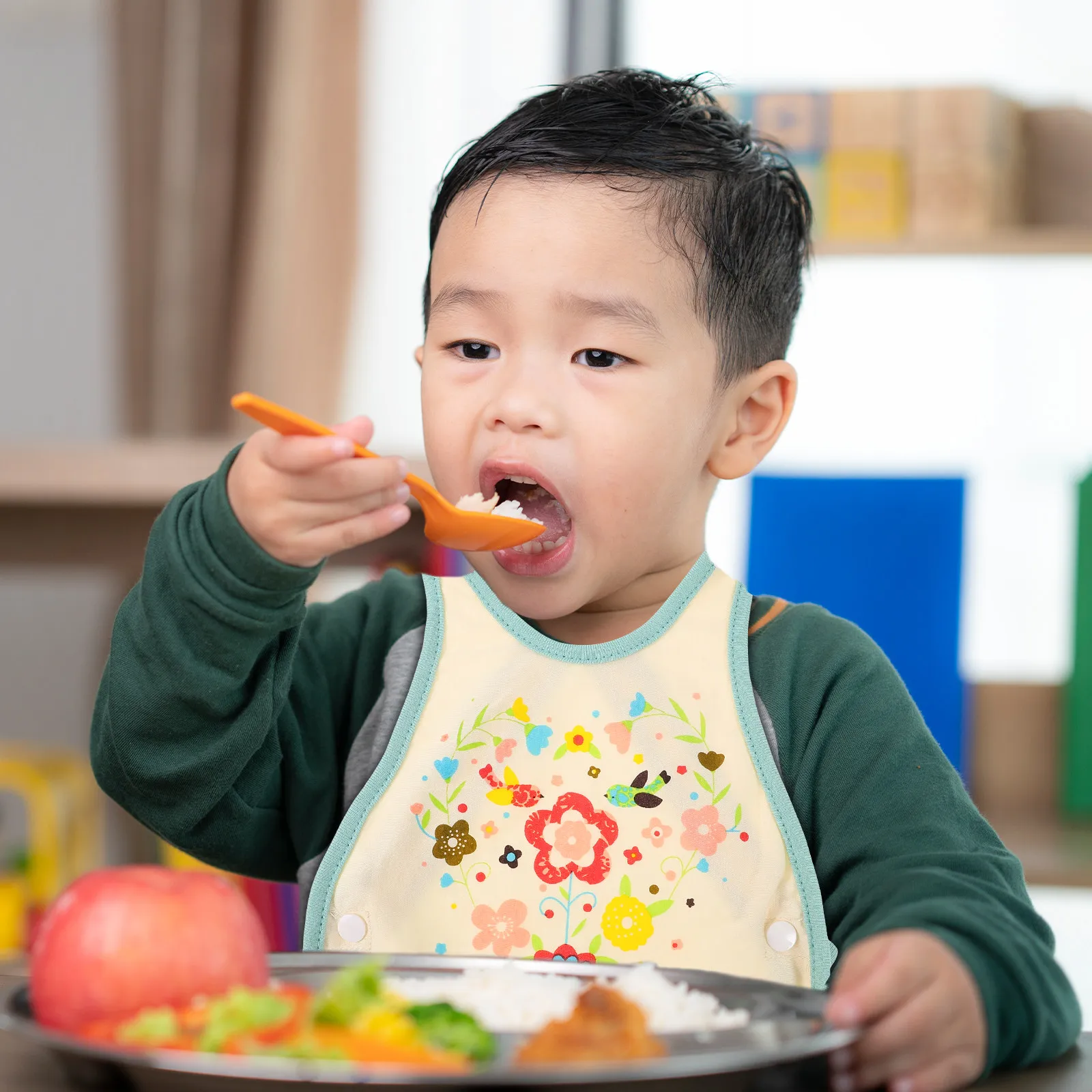 

2Pcs Baby Bib with Sleeves Cotton Material Cute Cartoon Smooth Surface Non-Shrink Pilling Free Dirtproof Feeding Bib